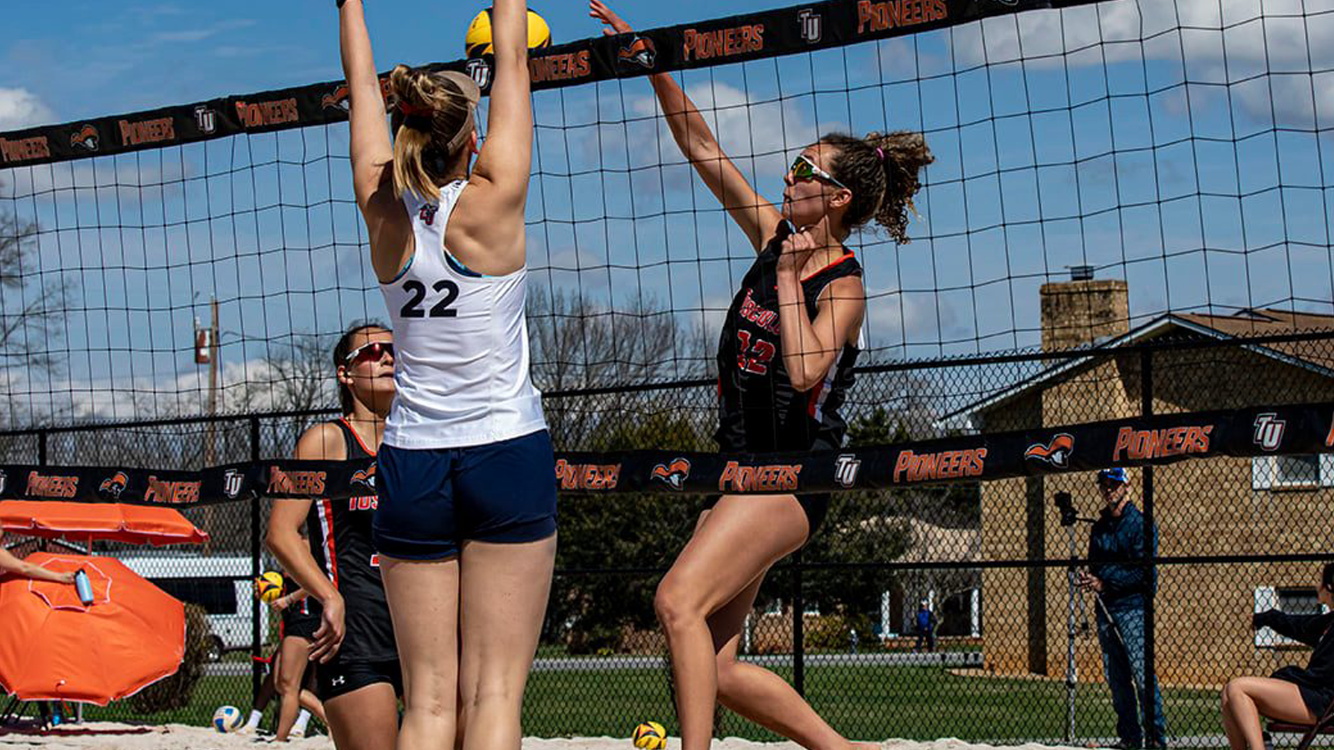 Pioneers sweep Beach Bash finale