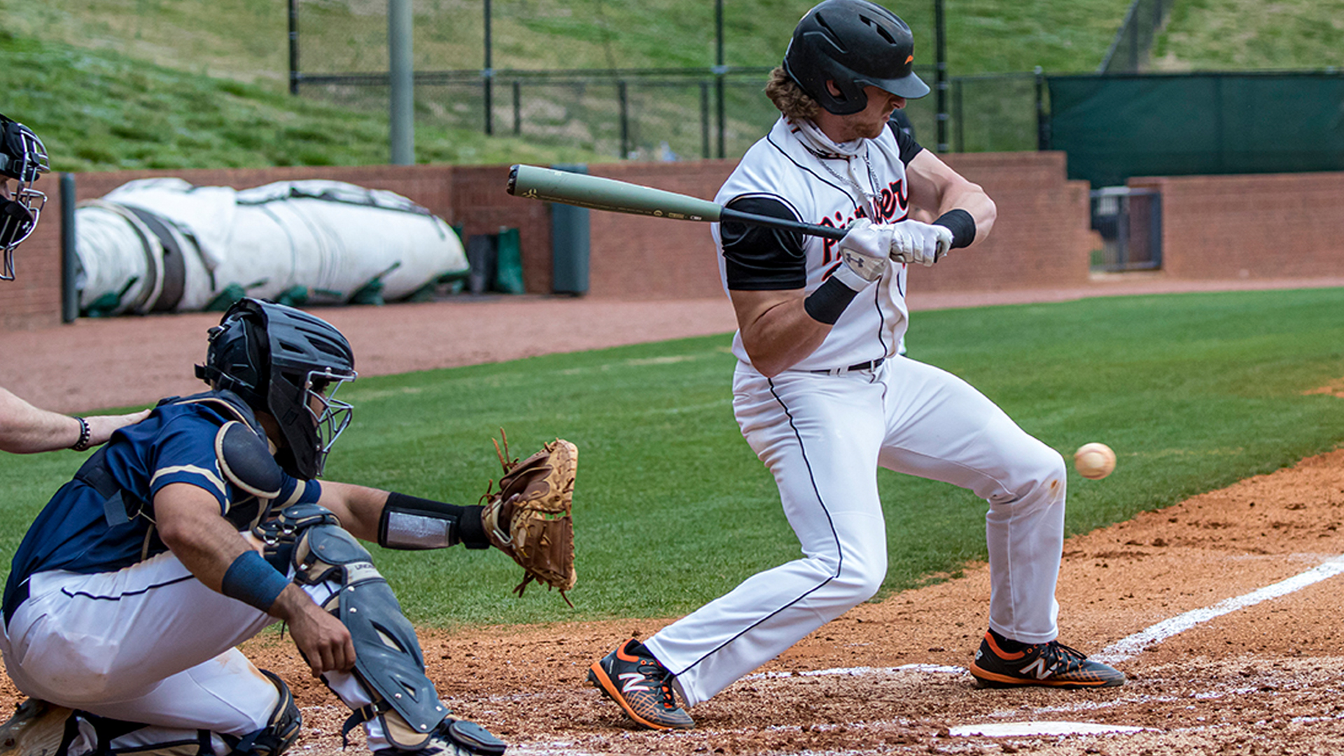 Pioneers split Sunday pair, win weekend SAC series