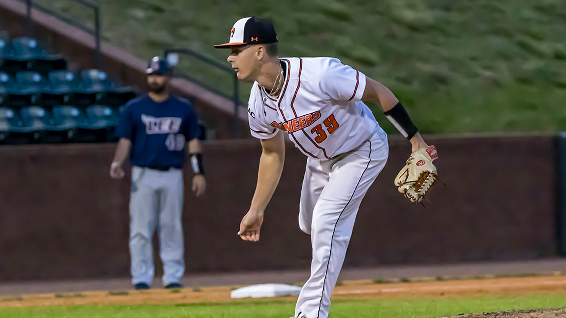 Pioneers split baseball pair with Coker