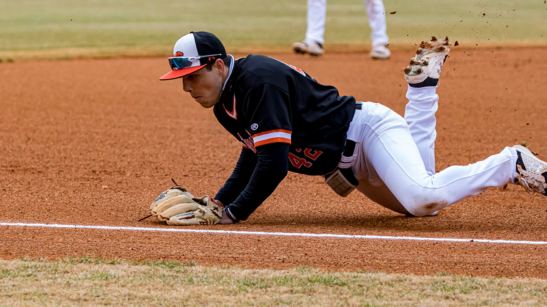 Pioneers sweep pair from No. 29 Molloy
