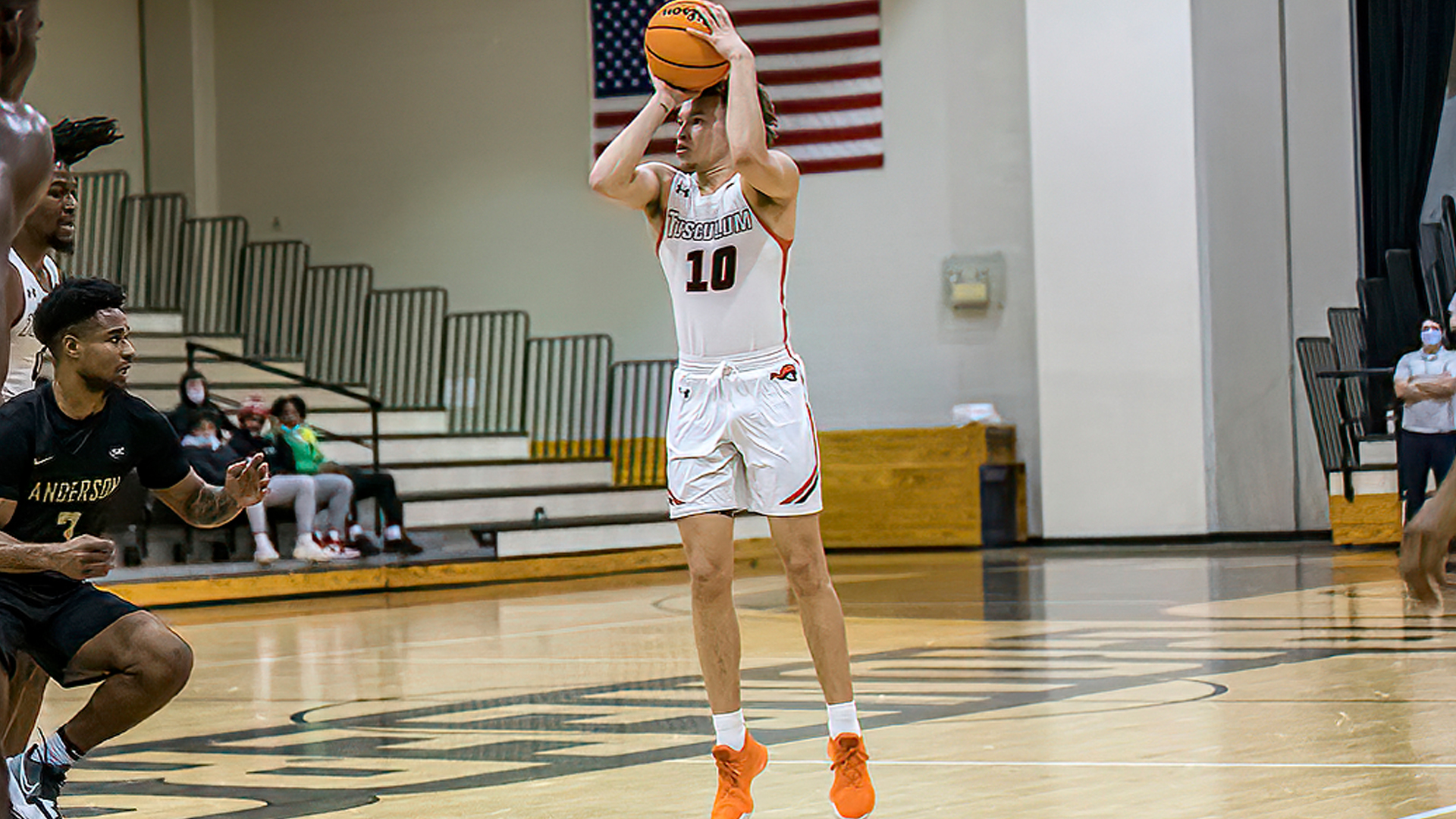 Crowder's last second 3-pointer rallies Pioneers to 68-67 win at Carson-Newman