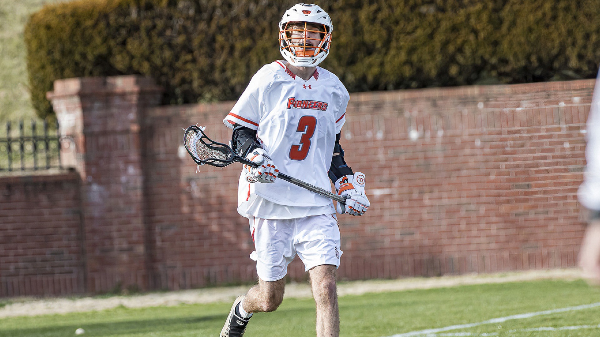 Pioneers drop non-conference match at Lander