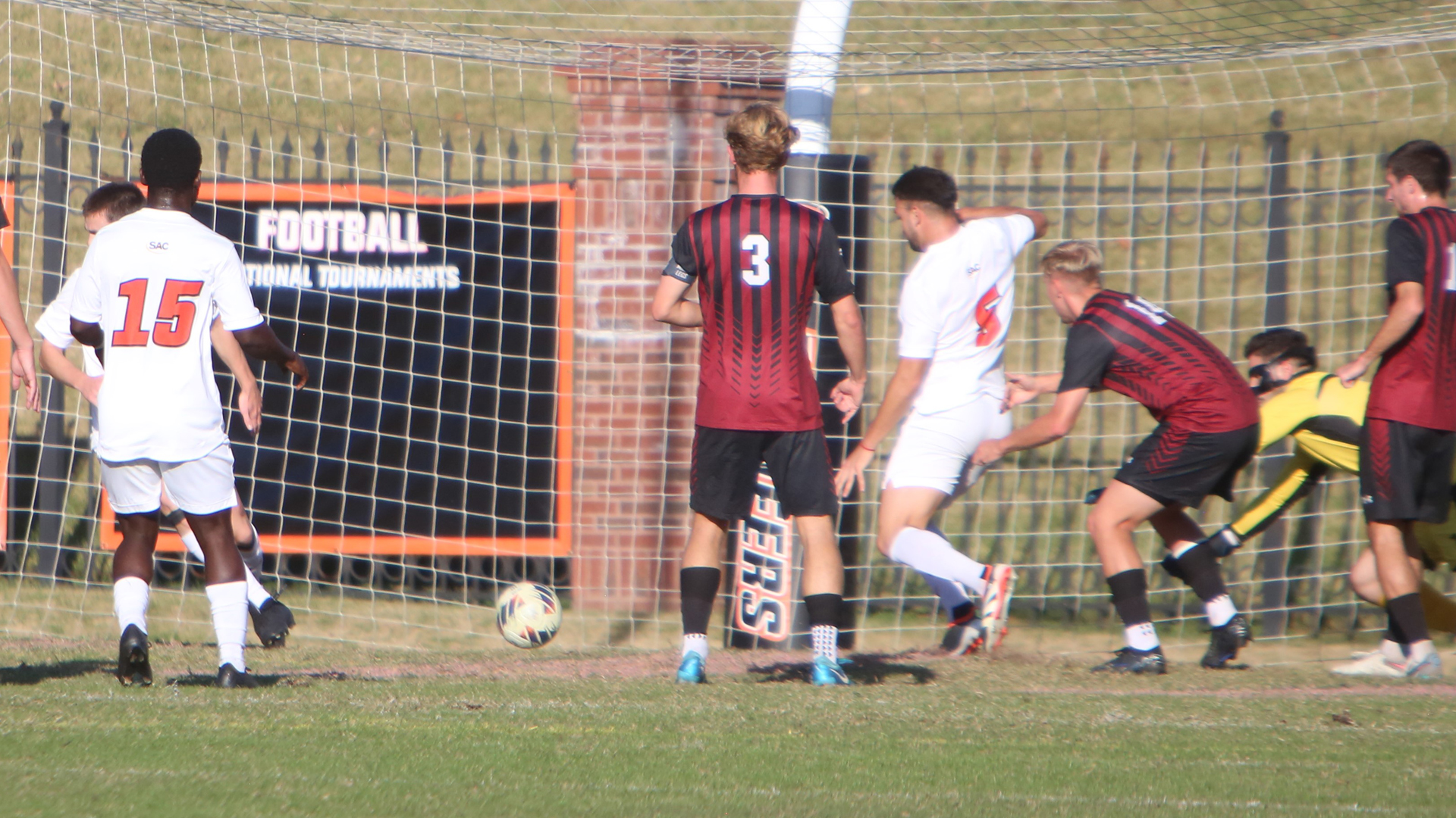 Lenoir-Rhyne collects 3-1 victory over Pioneers
