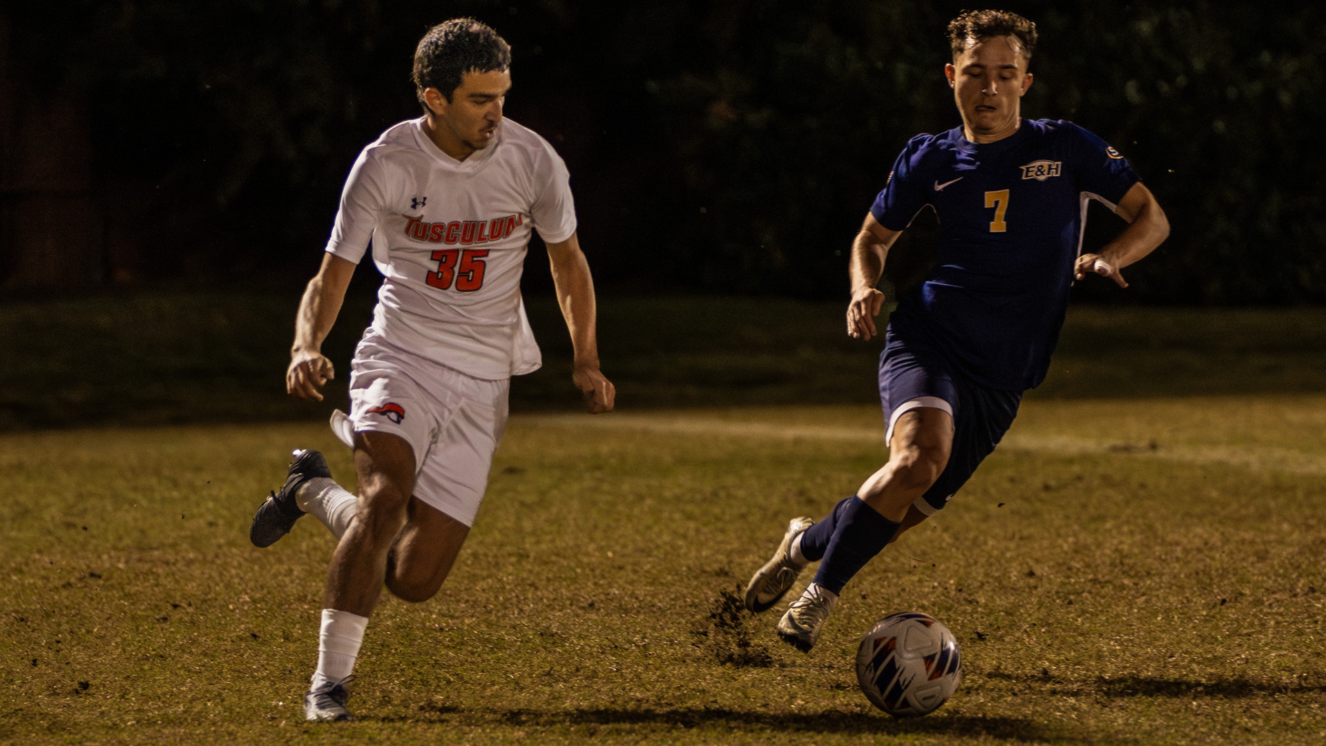 Noel Saygieder looks to move the ball upfield against Emory & Henry (photo by Kari Ham)