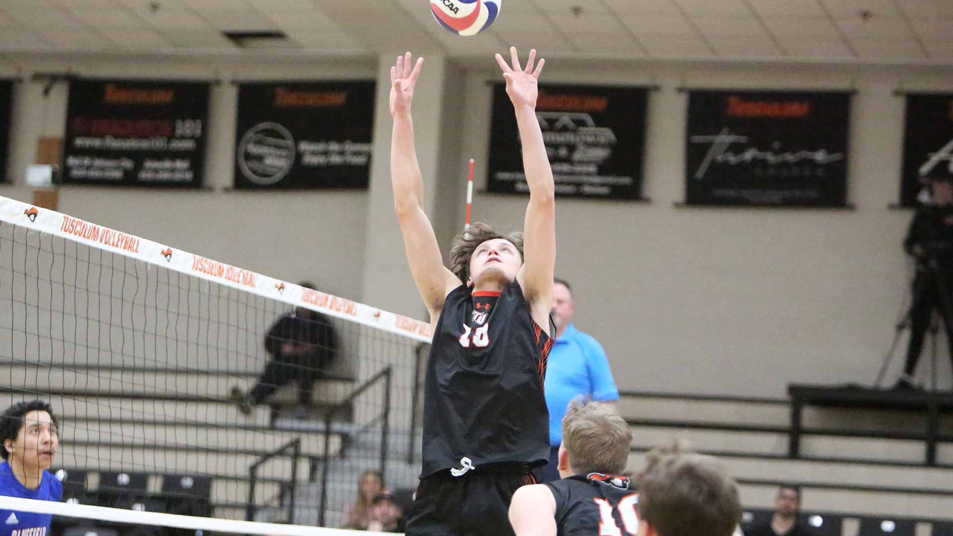 Men's Volleyball stays perfect in Pioneer Arena