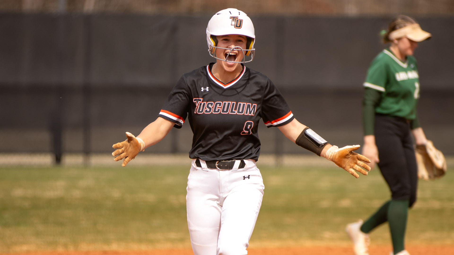 Brooke Smith home run trot