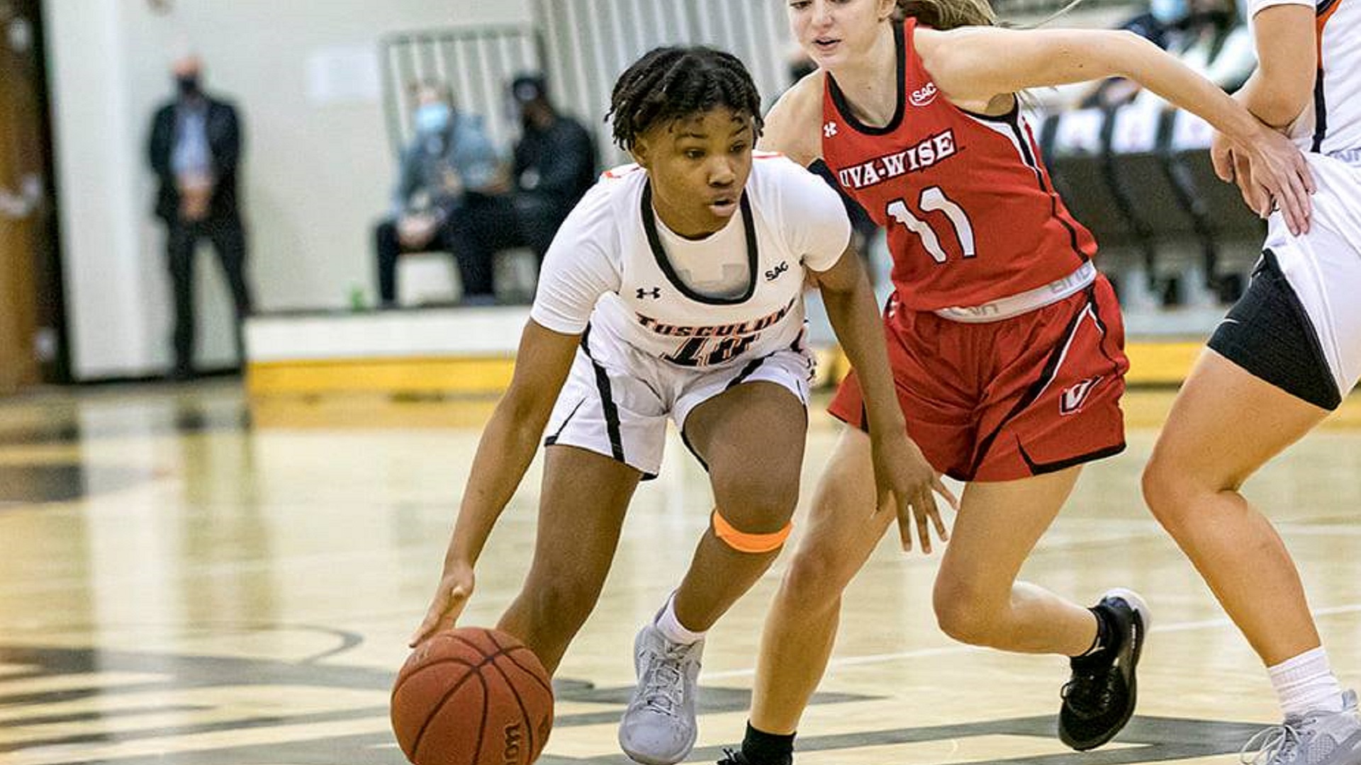 Two late free throws lift #25/13 Belmont Abbey to 49-48 win over Pioneers
