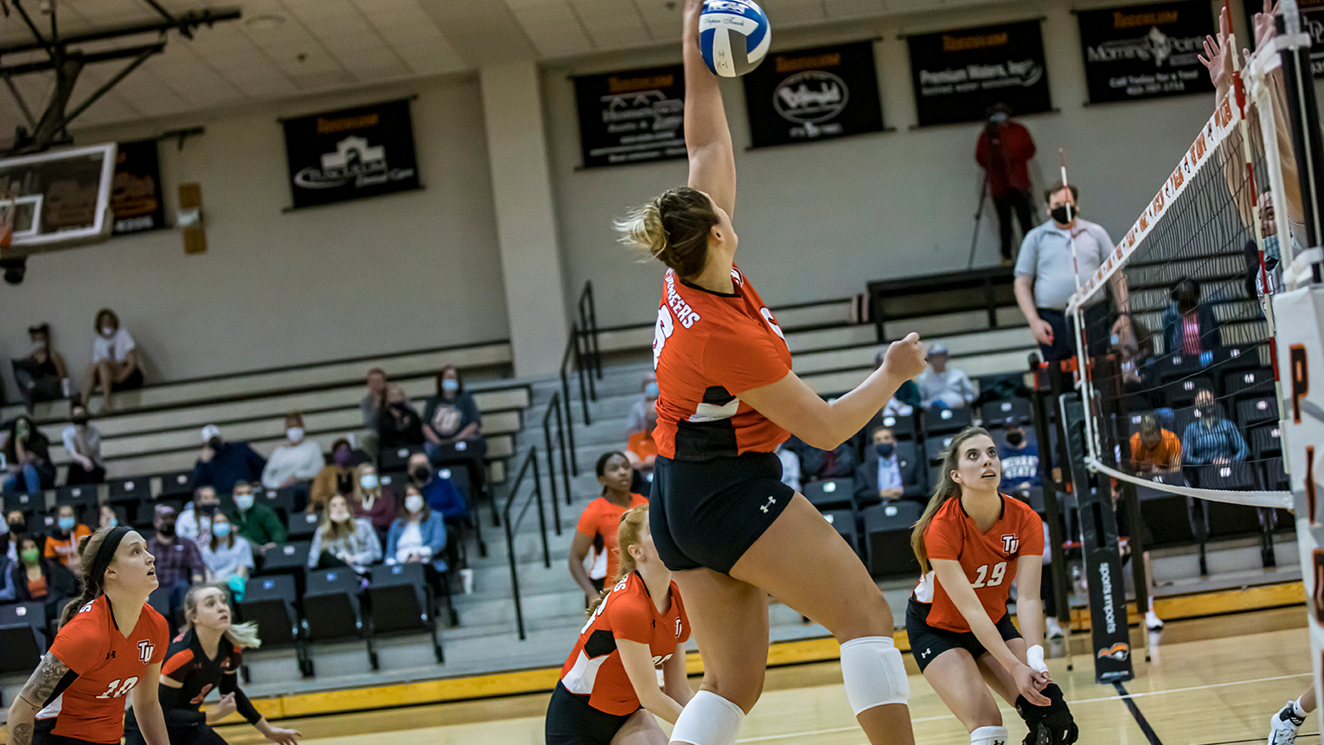 Pioneers overpower LMU in rout
